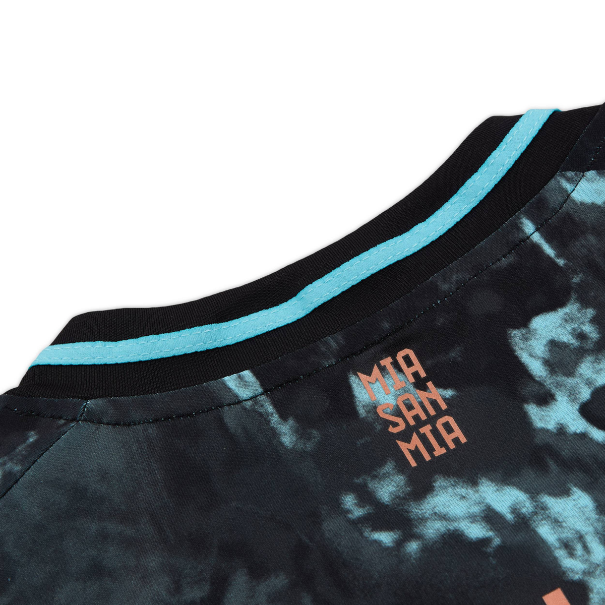 2024-25 FC Bayern München Third Kit