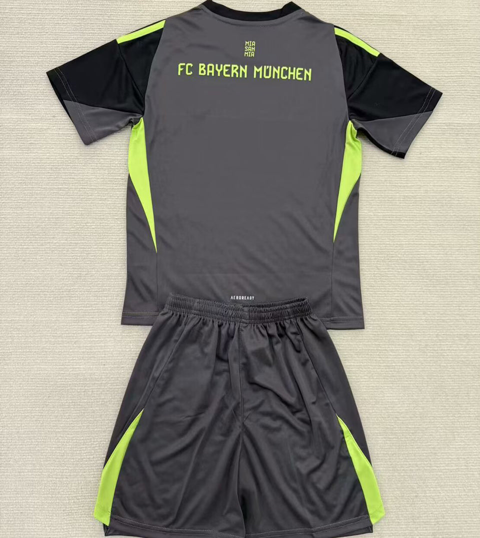2025/26 Bayern Munich Goalkeeper Short Sleeve Jersey for Kids